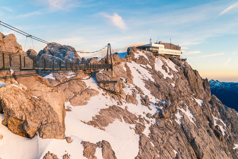 Genieße das beeindruckende Bergpanorama von der Dachstein Hängebrücke | © Alexander Klünsner