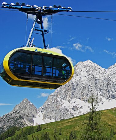 1.000 Höhenmeter in 10 Minuten Fahrzeit - die rundum verglaste Dachstein Panoramagondel | © Christoph Buchegger