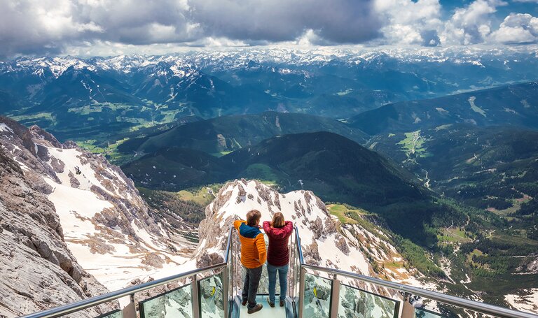 Treppe ins Nichts am Dachsteingletscher | © Christoph Huber