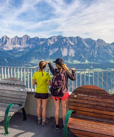 Das Dachsteinmassiv ist von unserem Aussichtsplateu uneingeschränkt zu betrachten. | © Johannes Absenger