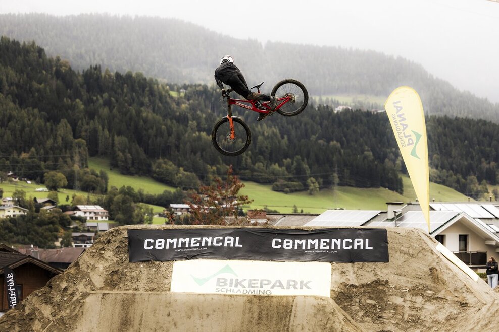 Whip Off Sprung Commencal | © Klemens König Photography_LINES Magazin