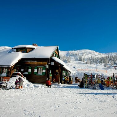 Winterlicher Einkehrschwung in der Dornbuschhütte | © Dornbusch