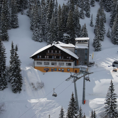Berghof Riesneralm - direkt bei der Mittelstation | © Riesneralm