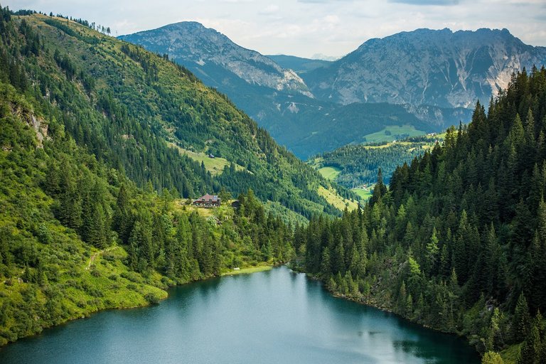 Hüttensee mit Hans-Wödl-Hütte im Hintergrund | © TVB Haus-Aich-Gössenberg@René Eduard Perhab