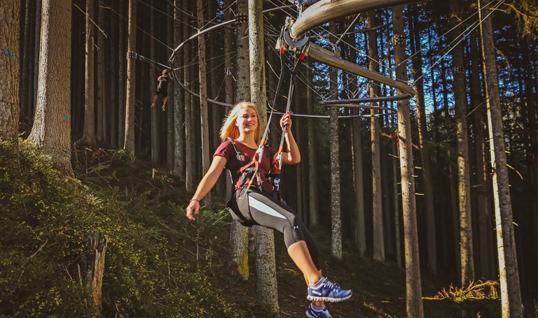 Kind auf der Flyline. | © Erlebnis Rittisberg