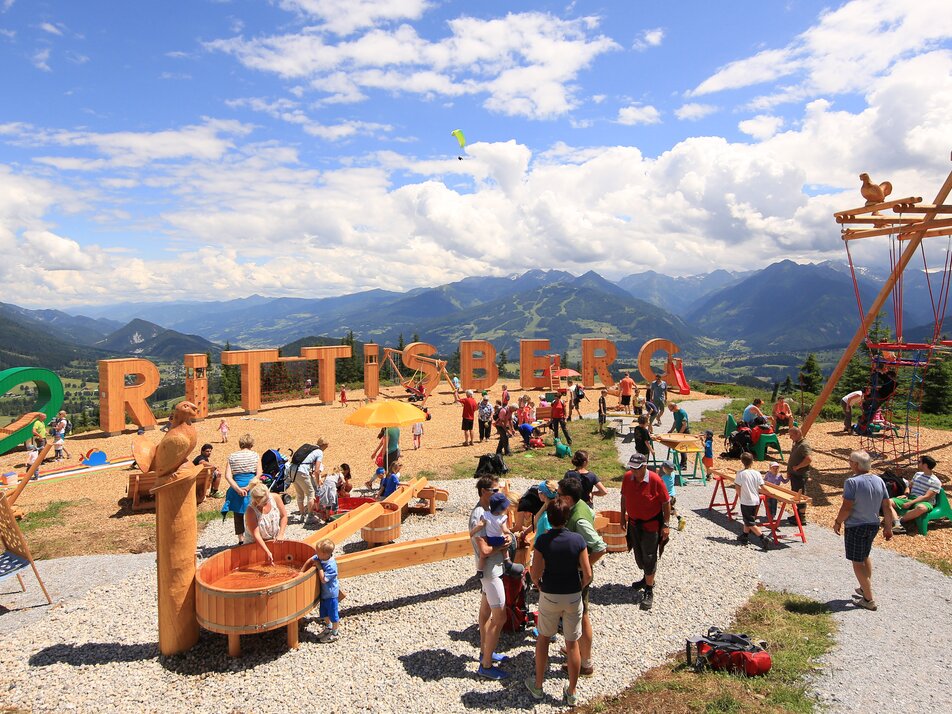 Rittisberg Höhenspielplatz mit fantastischem Bergpanorama. | © Hans-Peter Steiner