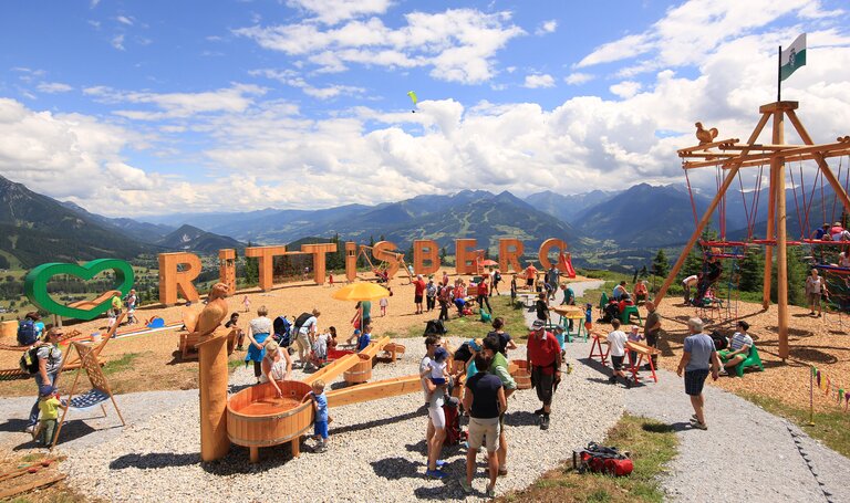 Rittisberg Höhenspielplatz mit fantastischem Bergpanorama. | © Hans-Peter Steiner