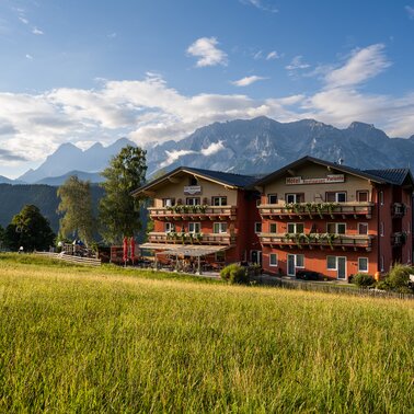 Hotel Pariente Winter direkt an der Skipiste | © Foto Tom