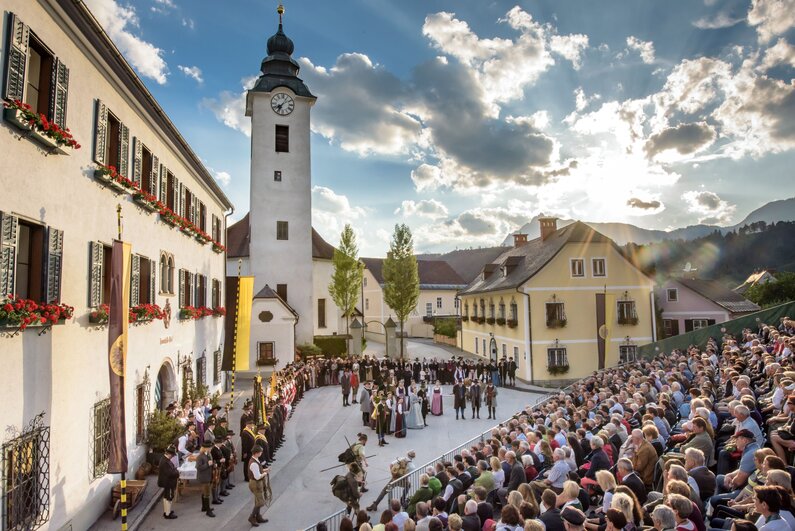 Das Öblarner Festspiel am Hauptplatz | © Christoph Huber
