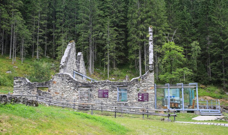 Old ruins at the Nickelmuseum | © Martin Huber