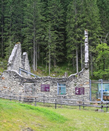 Alte Ruinen im Nickelmuseum | © Martin Huber