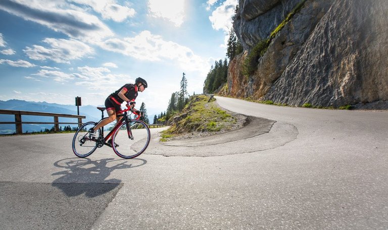Rennradfahrer in der Region Schladming-Dachstein