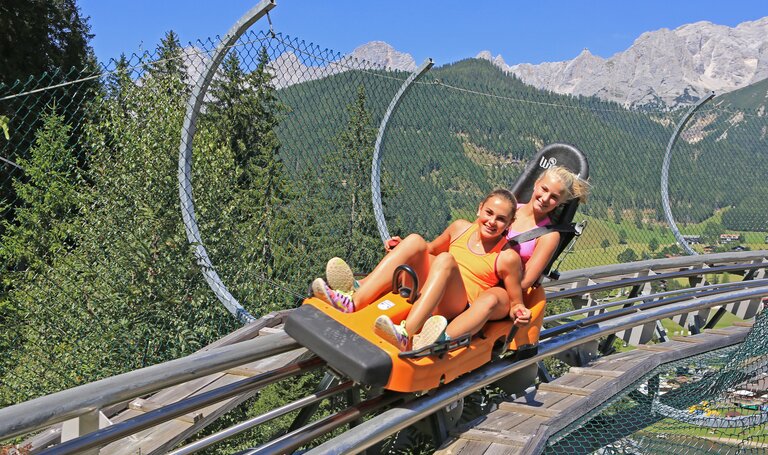 Kinder im Alpin Coaster am Rittisberg