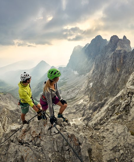 Kletterer genießen den Ausblick am Dachstein | © Peter Burgstaller