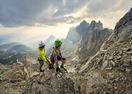 Climbers enjoy the view on Dachstein | © Peter Burgstaller