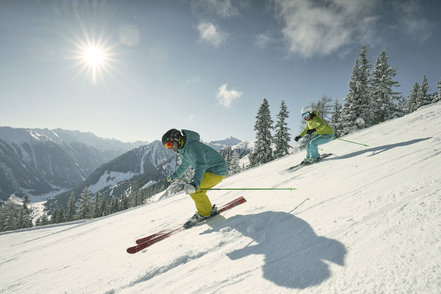 Skifahrer auf der Piste in Schladming-Dachstein | © Peter Burgstaller