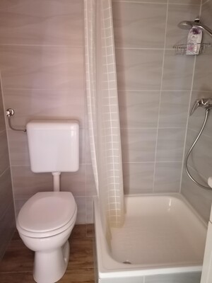 Neue Dusche und WC