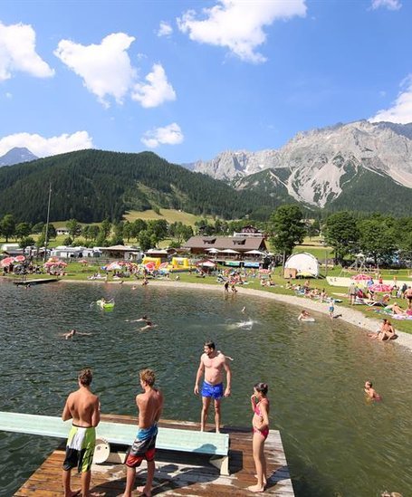 Ausblick auf den Badesee