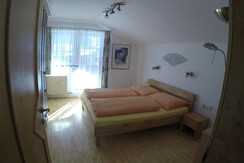 Zimmer_hinten_11