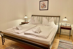 Schlafzimmer 1
