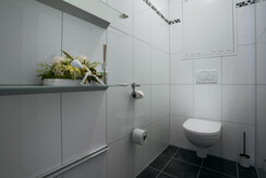 B7 - Separates WC