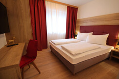 Top 5 - Schlafzimmer 1 mit TV
