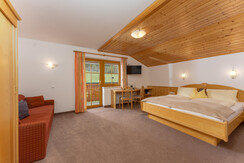 Appartement Typ 2, Schlafzimmer mit Balkon