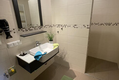 BADEZIMMER 1