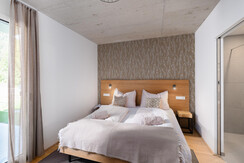 BASE 2.01 | schlafzimmer 1 mit en-suite badezimmer