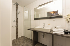 Top 4 Bathroom 1
