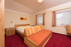 Zimmer Enns Bild 1
