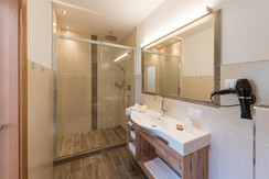 Suite Planai Badezimmer