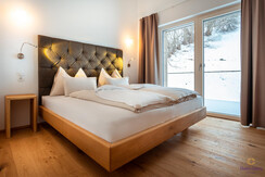 Coburg on Top - Schlafzimmer mit Waldblick