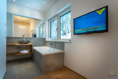Badezimmer mit Wanne