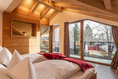 Schlafzimmer mit Bergpanorama und Morgensonne