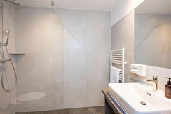 book_DSC1513