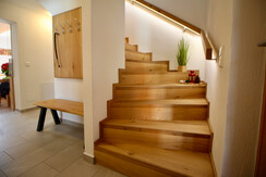 Chalet Mama, Stiege