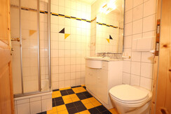 Apartment Bathroom 3U5A7460