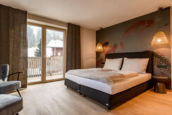 Large bedroom 5 with balcony