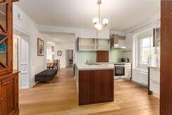 Kitchen with top equipment