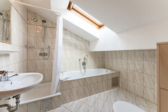 Top 4 Bathroom 1