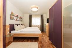 Schlafzimmer 2 mit Doppelbett und Stockbett Top 4