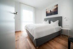 Hauptschlafzimmer mit Boxspringbett