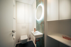 Separates WC im Eingangsbereich