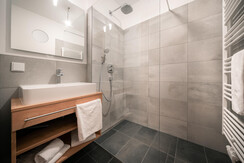 Modernes Badezimmer
