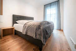 Zweites Schlafzimmer mit gemütlichen Boxspringbett