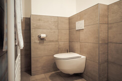 Hauptbadezimmer mit WC