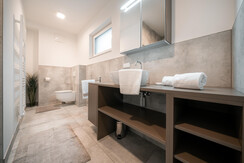 Zweites Badezimmer mit viel Platz
