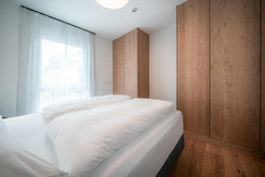 Zweites Schlafzimmer mit gemütlichem Boxspringbett