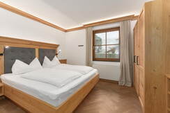 Schlafzimmer mit Doppelbett